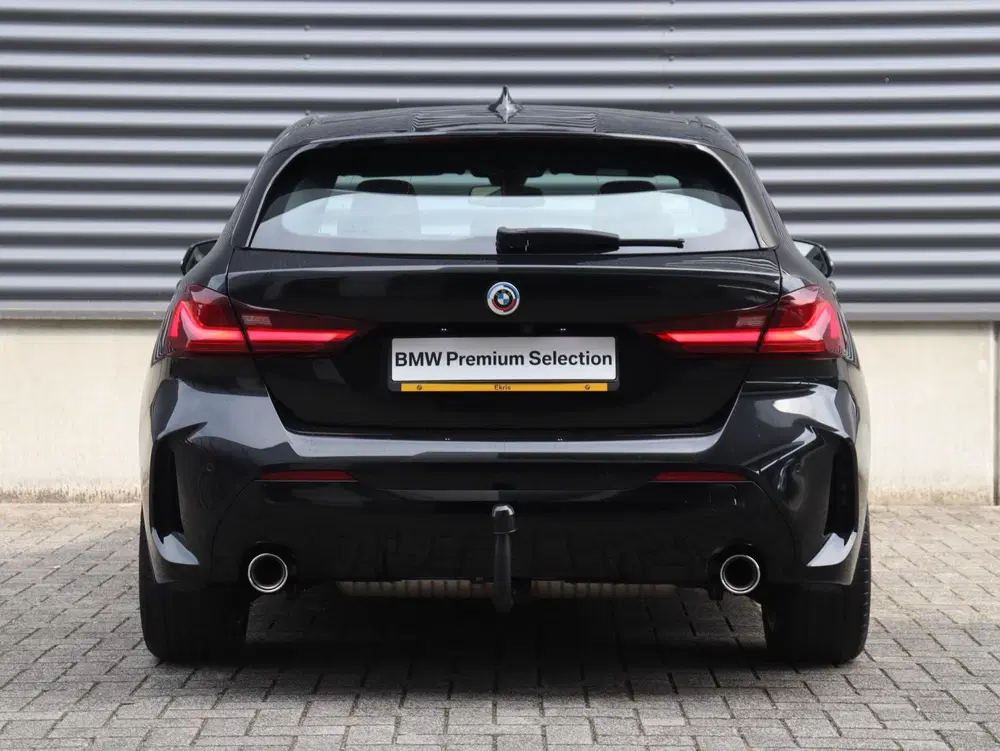 BMW 1-serie 5-deurs 120i uit 2022, foto 4