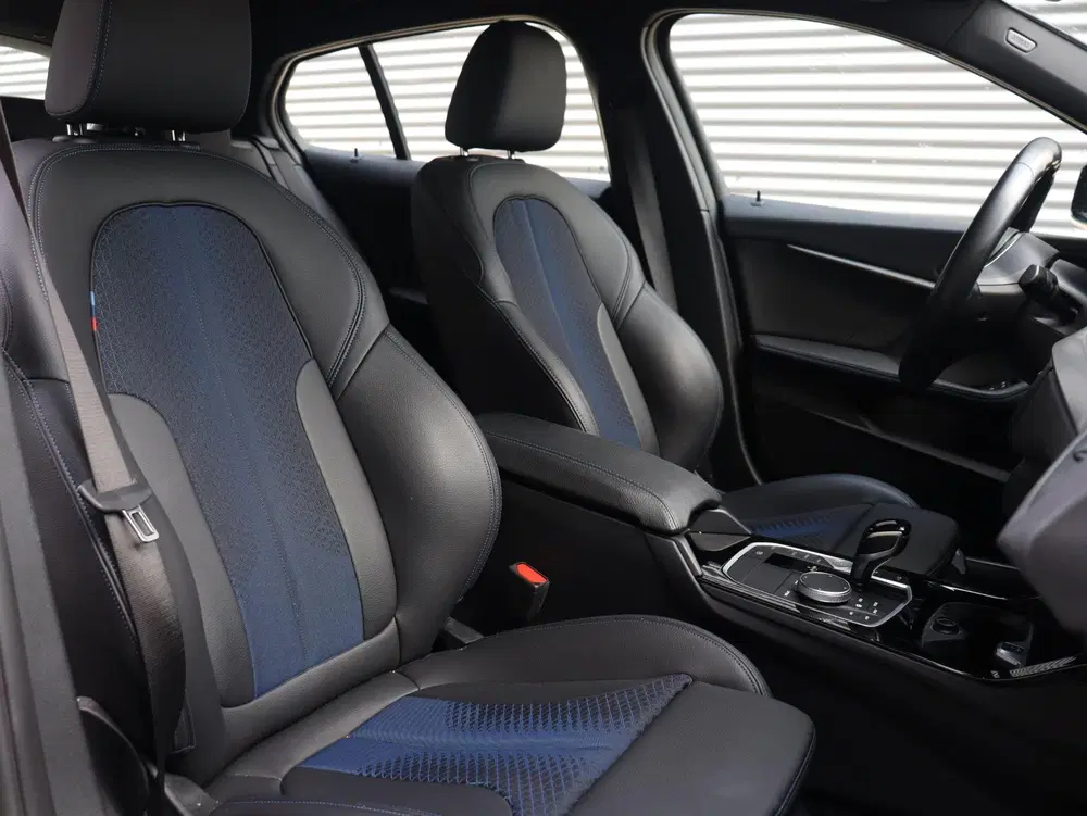 BMW 1-serie 5-deurs 120i uit 2022, foto 8