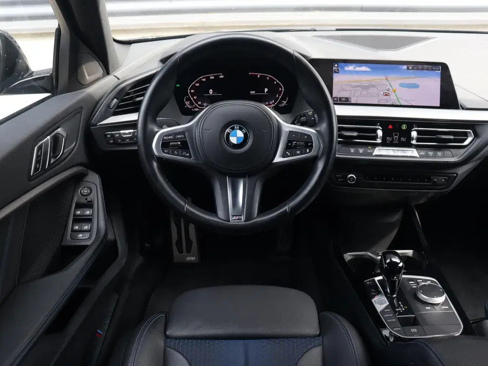 BMW 1-serie 5-deurs 120i uit 2022, foto 9