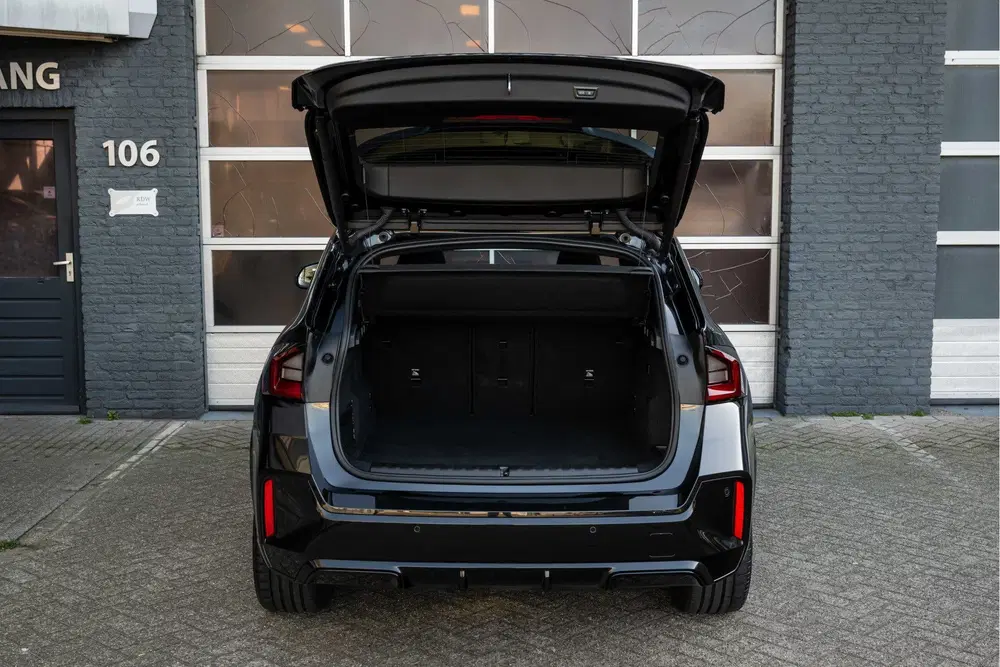 BMW iX1 xDrive30 Launch Edition 67 kWh M Sport uit 2023, foto 10