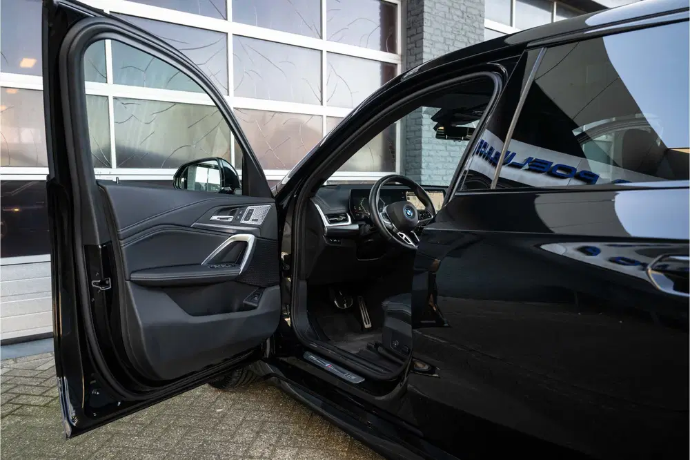 BMW iX1 xDrive30 Launch Edition 67 kWh M Sport uit 2023, foto 14