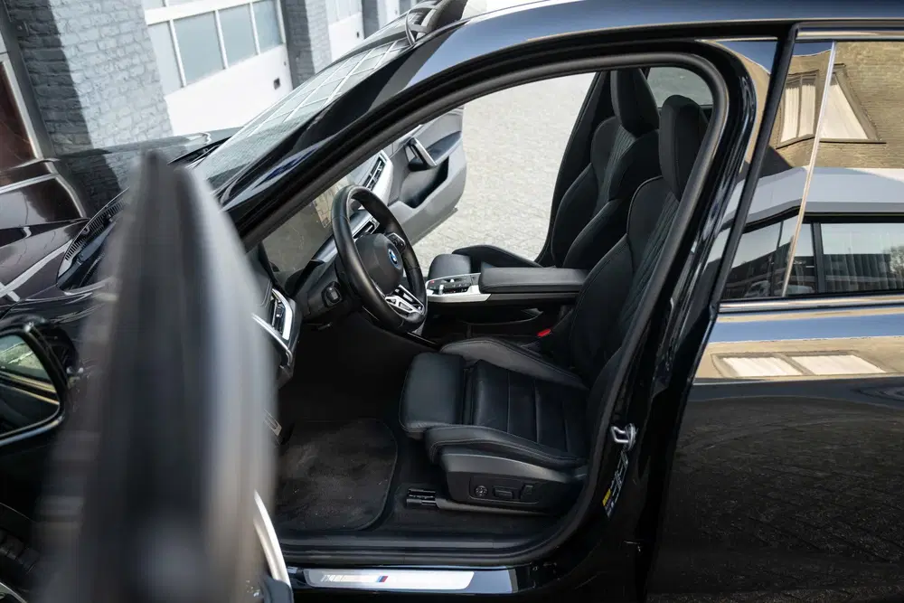 BMW iX1 xDrive30 Launch Edition 67 kWh M Sport uit 2023, foto 15
