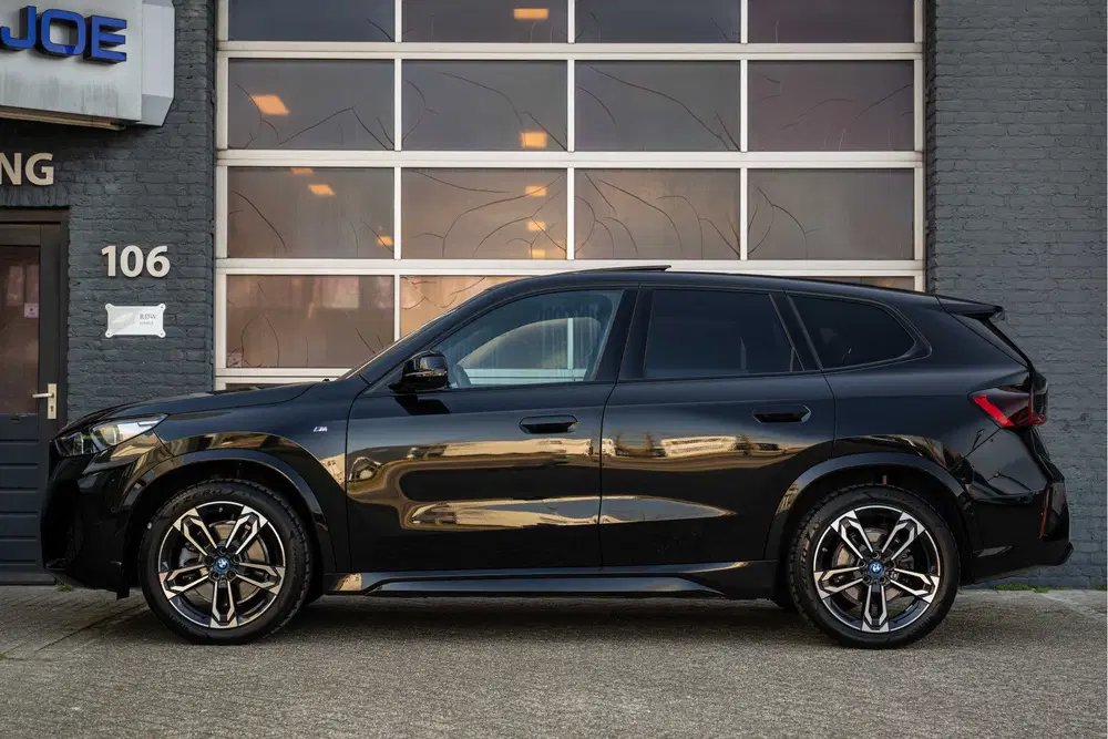 BMW iX1 xDrive30 Launch Edition 67 kWh M Sport uit 2023, foto 2