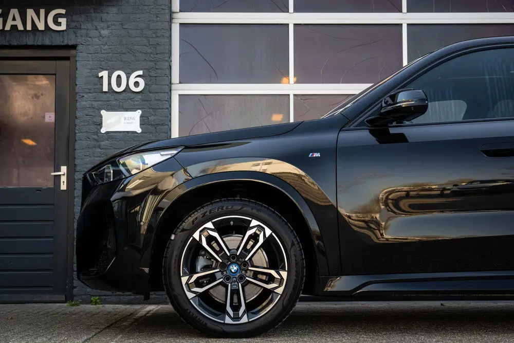 BMW iX1 xDrive30 Launch Edition 67 kWh M Sport uit 2023, foto 3