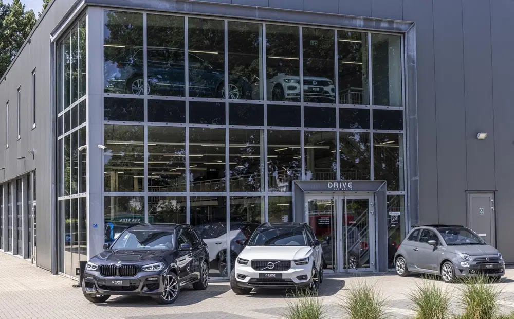 Land Rover Discovery Sport P300e 1.5 R-Dynamic SE uit 2023, foto 2