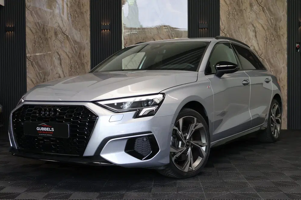 Audi A3 35 TFSI S Edition150 PK S-line Black Optic uit 2021