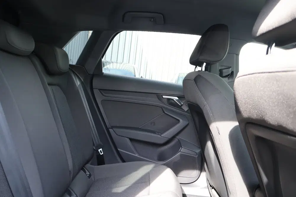 Audi A3 35 TFSI S Edition150 PK S-line Black Optic uit 2021, foto 15