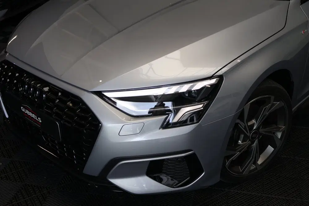 Audi A3 35 TFSI S Edition150 PK S-line Black Optic uit 2021, foto 2