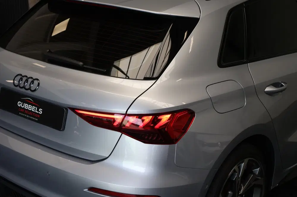 Audi A3 35 TFSI S Edition150 PK S-line Black Optic uit 2021, foto 4
