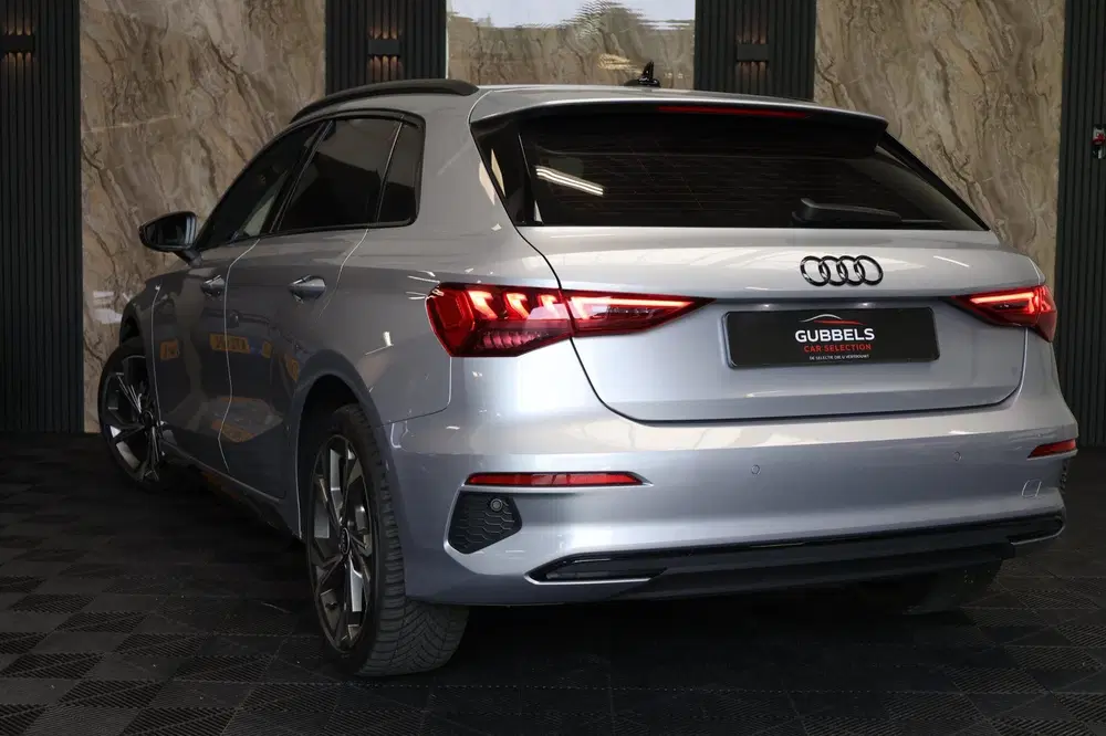 Audi A3 35 TFSI S Edition150 PK S-line Black Optic uit 2021, foto 7