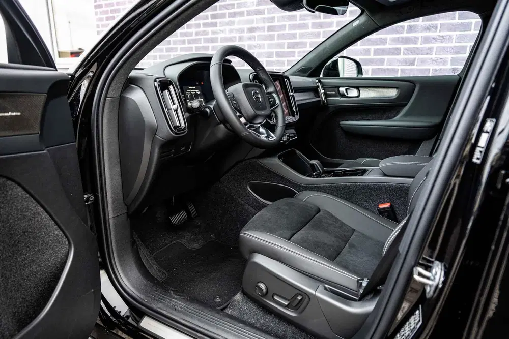 Volvo EC40 Extended Range Plus Europa Black Edition 8 uit 2026, foto 4