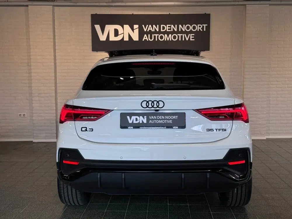 Audi Q3 35 TFSI S-Line Edition Black Pano Sfeerv C uit 2024, foto 10