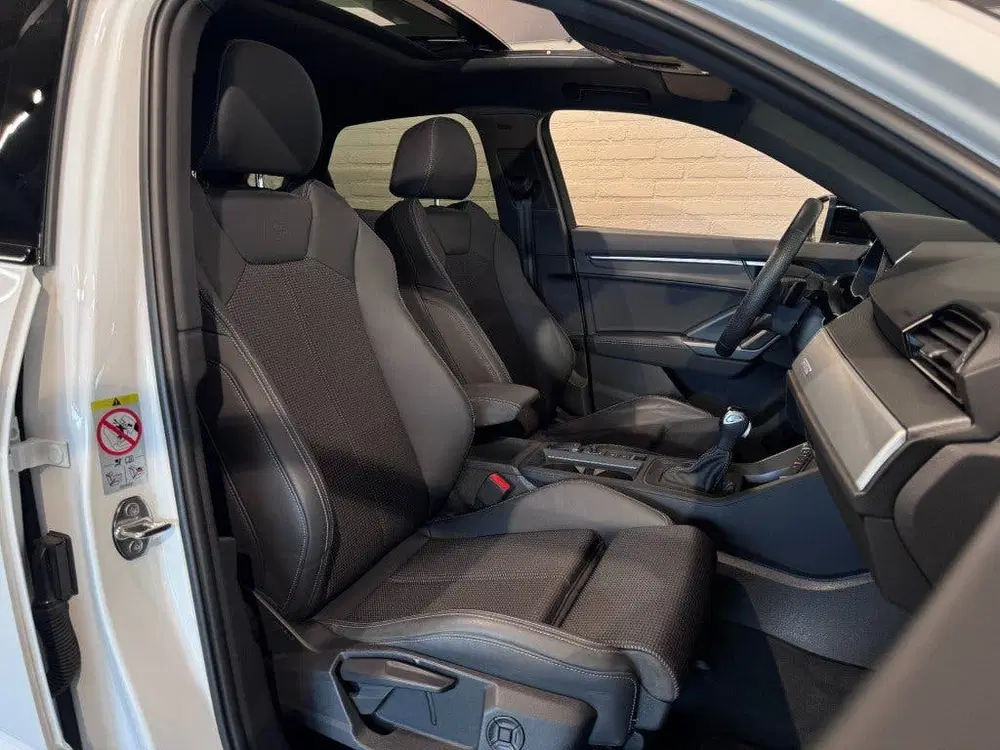 Audi Q3 35 TFSI S-Line Edition Black Pano Sfeerv C uit 2024, foto 13