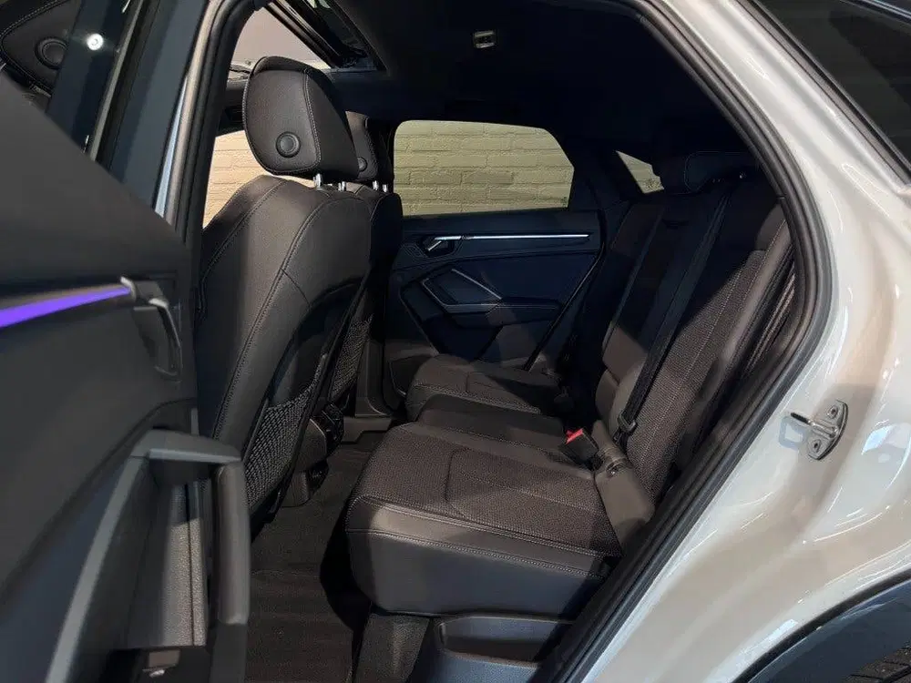 Audi Q3 35 TFSI S-Line Edition Black Pano Sfeerv C uit 2024, foto 14