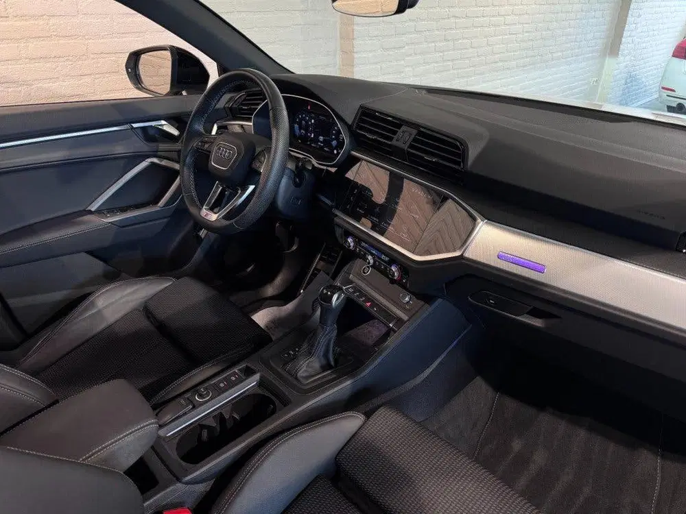 Audi Q3 35 TFSI S-Line Edition Black Pano Sfeerv C uit 2024, foto 2