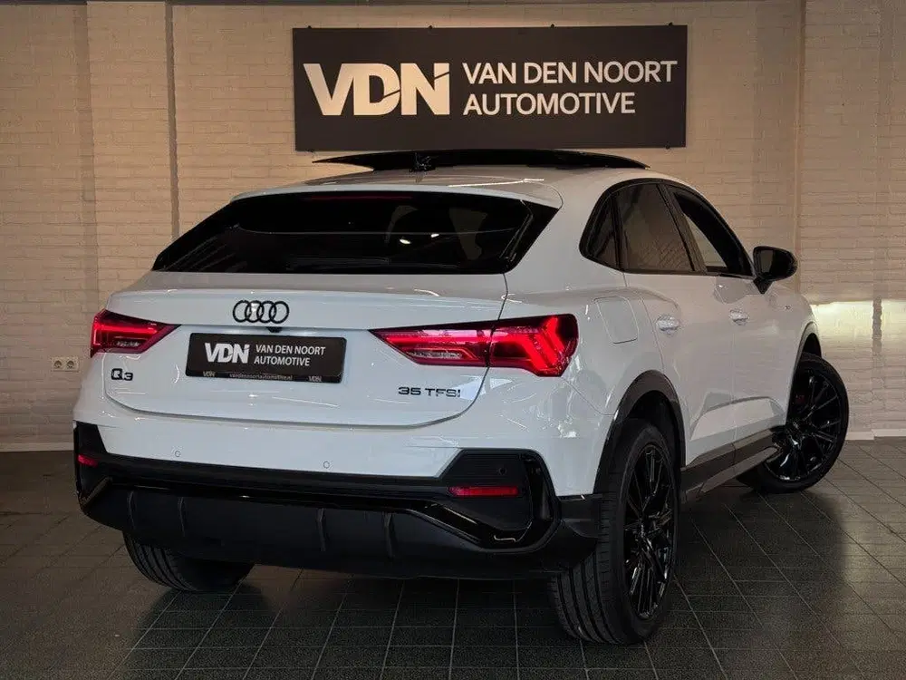 Audi Q3 35 TFSI S-Line Edition Black Pano Sfeerv C uit 2024, foto 3
