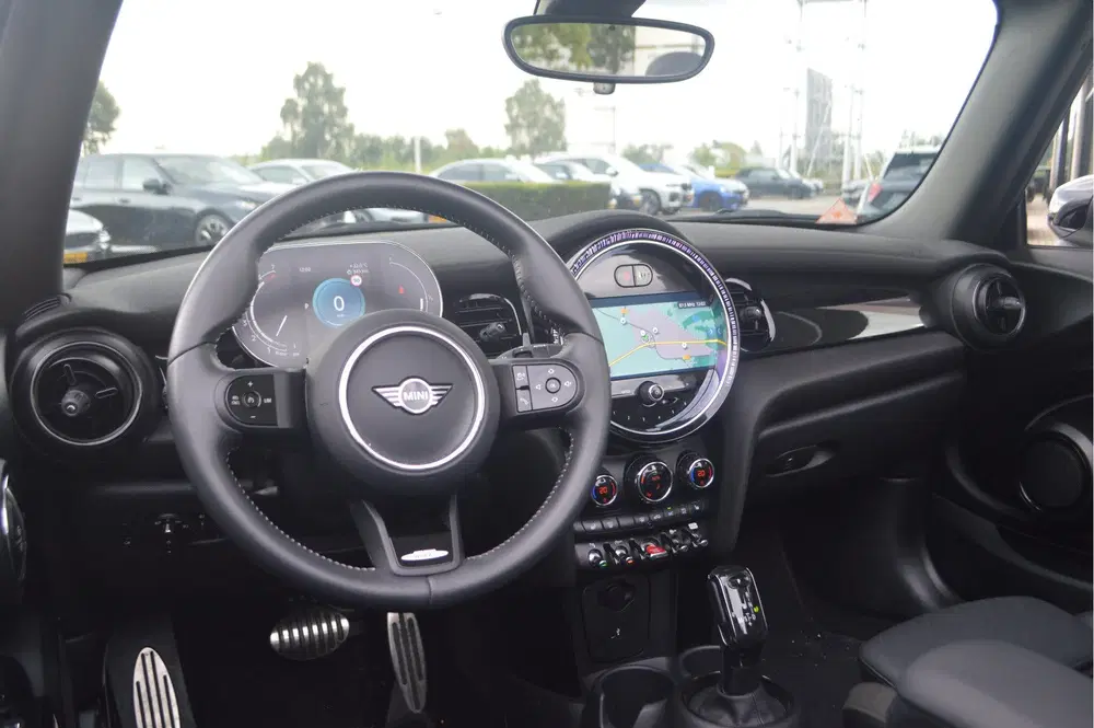 Mini Cabrio Cooper JCW Automaat uit 2022, foto 2