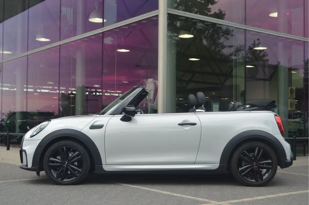 Mini Cabrio Cooper JCW Automaat uit 2022, foto 3