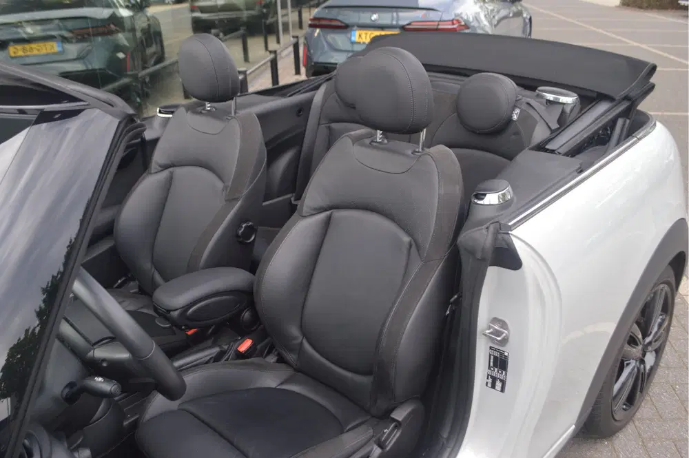 Mini Cabrio Cooper JCW Automaat uit 2022, foto 4