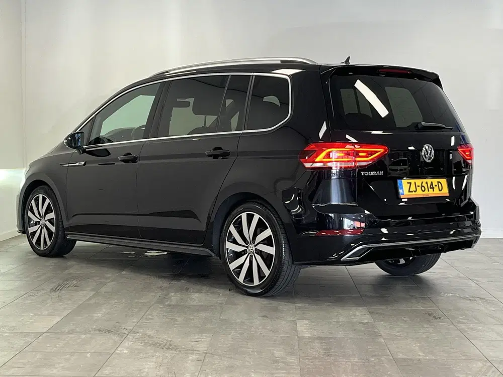 Volkswagen Touran 1.5 TSI 3x R-Line uit 2019, foto 10