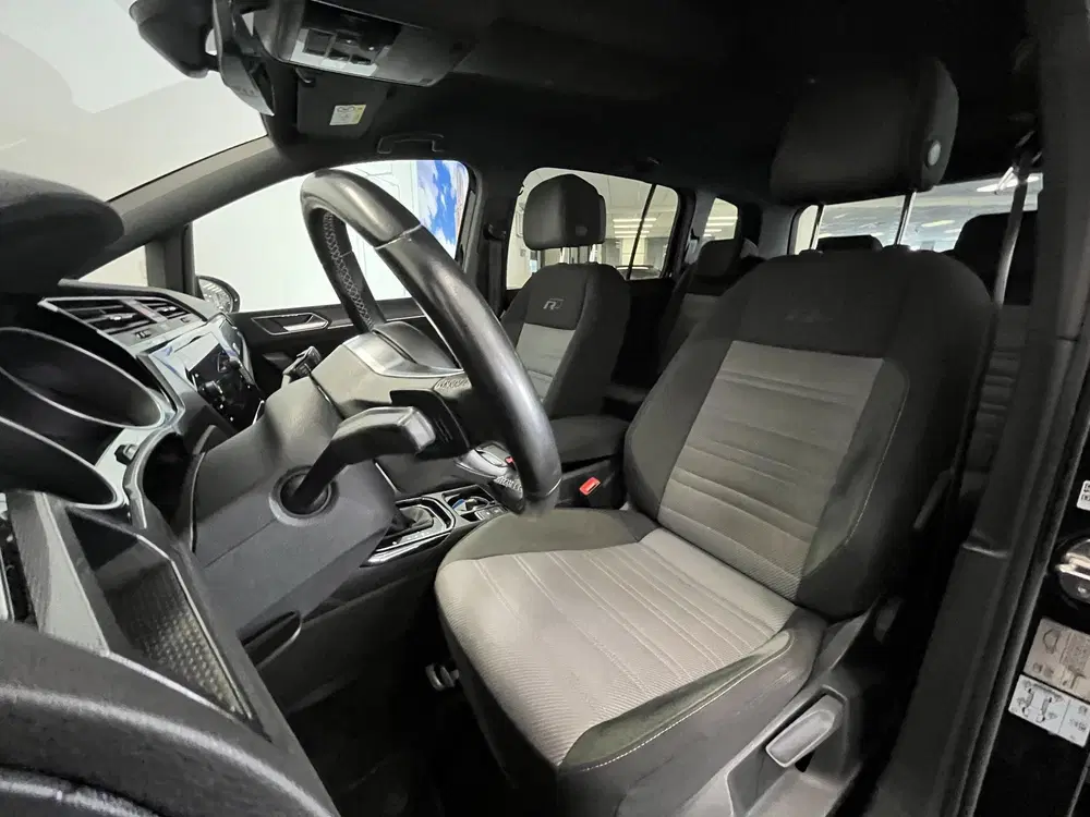 Volkswagen Touran 1.5 TSI 3x R-Line uit 2019, foto 11
