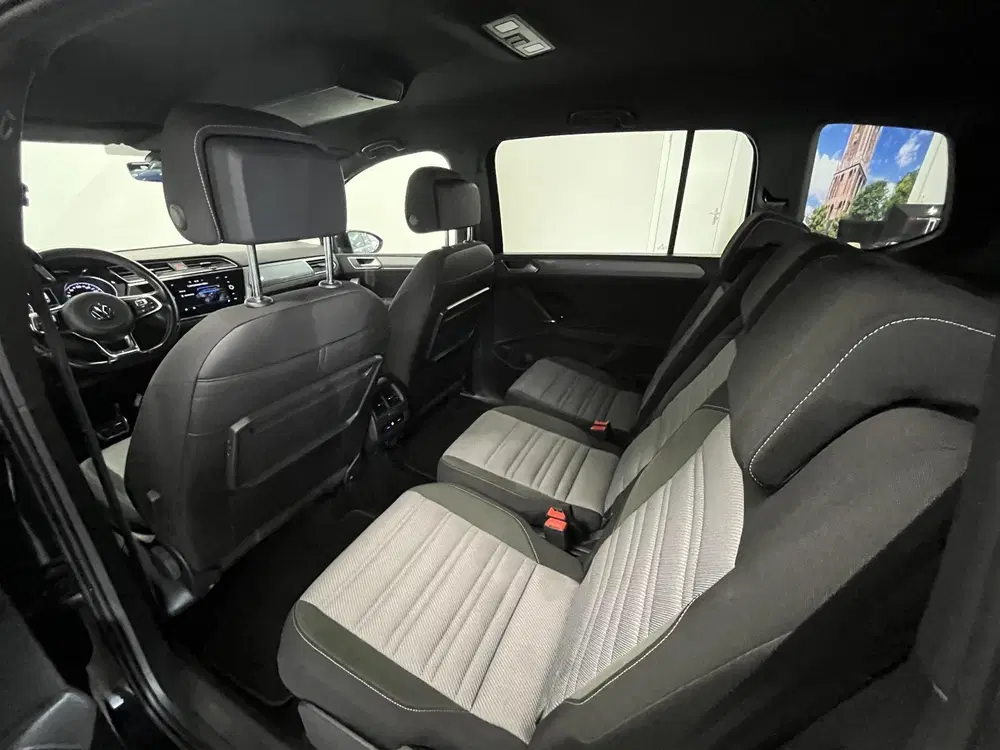 Volkswagen Touran 1.5 TSI 3x R-Line uit 2019, foto 12