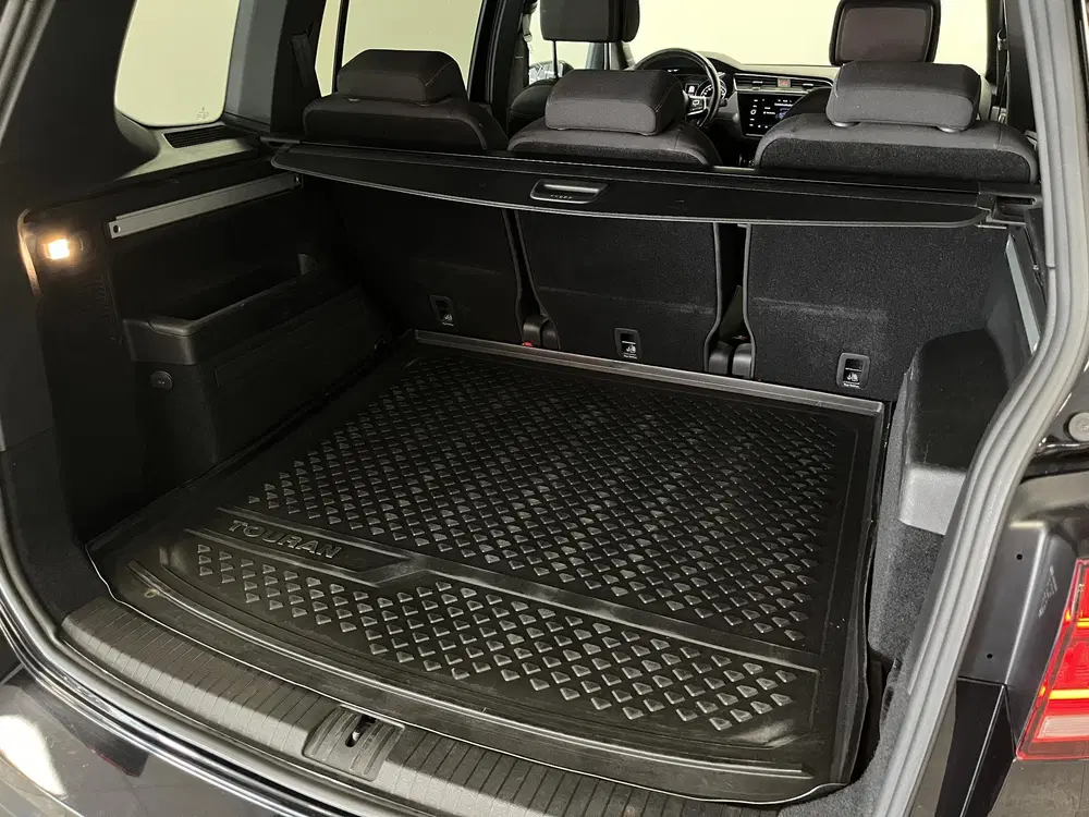 Volkswagen Touran 1.5 TSI 3x R-Line uit 2019, foto 13