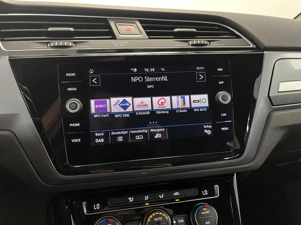 Volkswagen Touran 1.5 TSI 3x R-Line uit 2019, foto 14