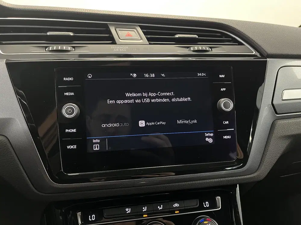 Volkswagen Touran 1.5 TSI 3x R-Line uit 2019, foto 15