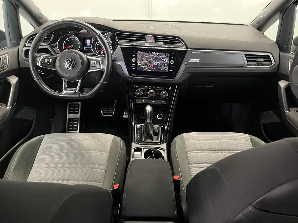 Volkswagen Touran 1.5 TSI 3x R-Line uit 2019, foto 3