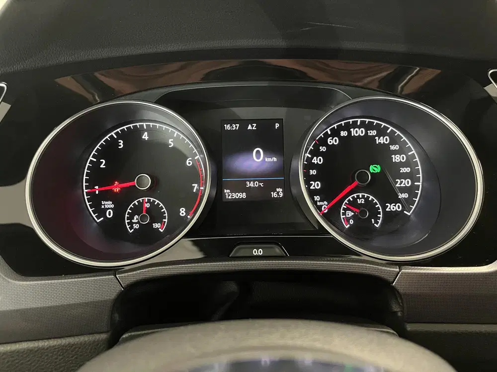 Volkswagen Touran 1.5 TSI 3x R-Line uit 2019, foto 4