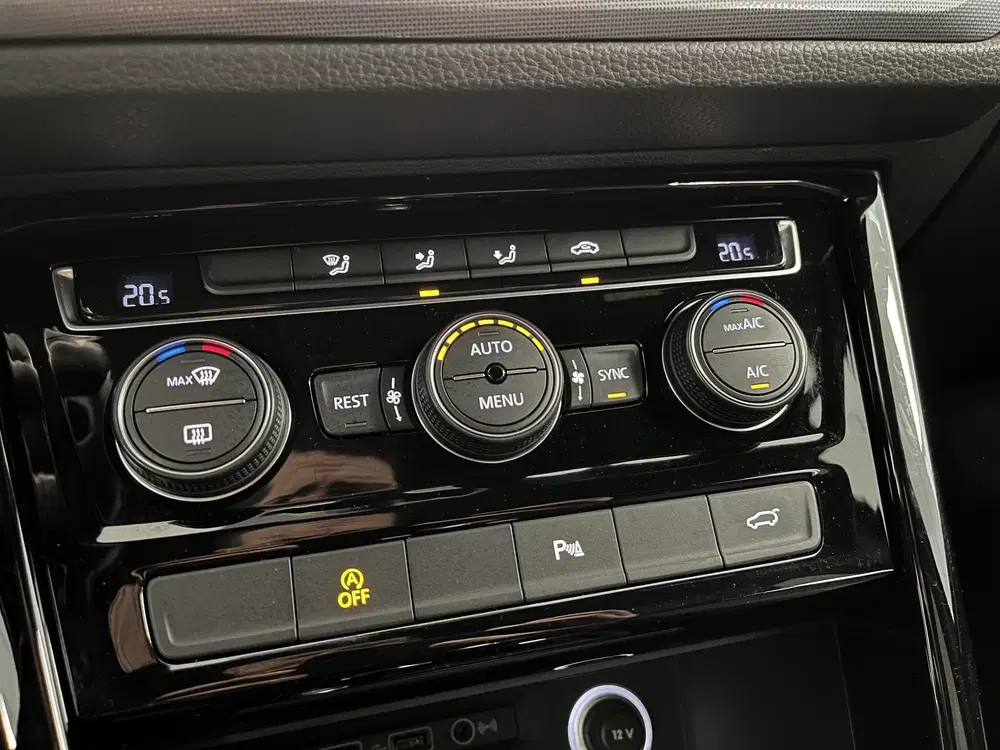 Volkswagen Touran 1.5 TSI 3x R-Line uit 2019, foto 5