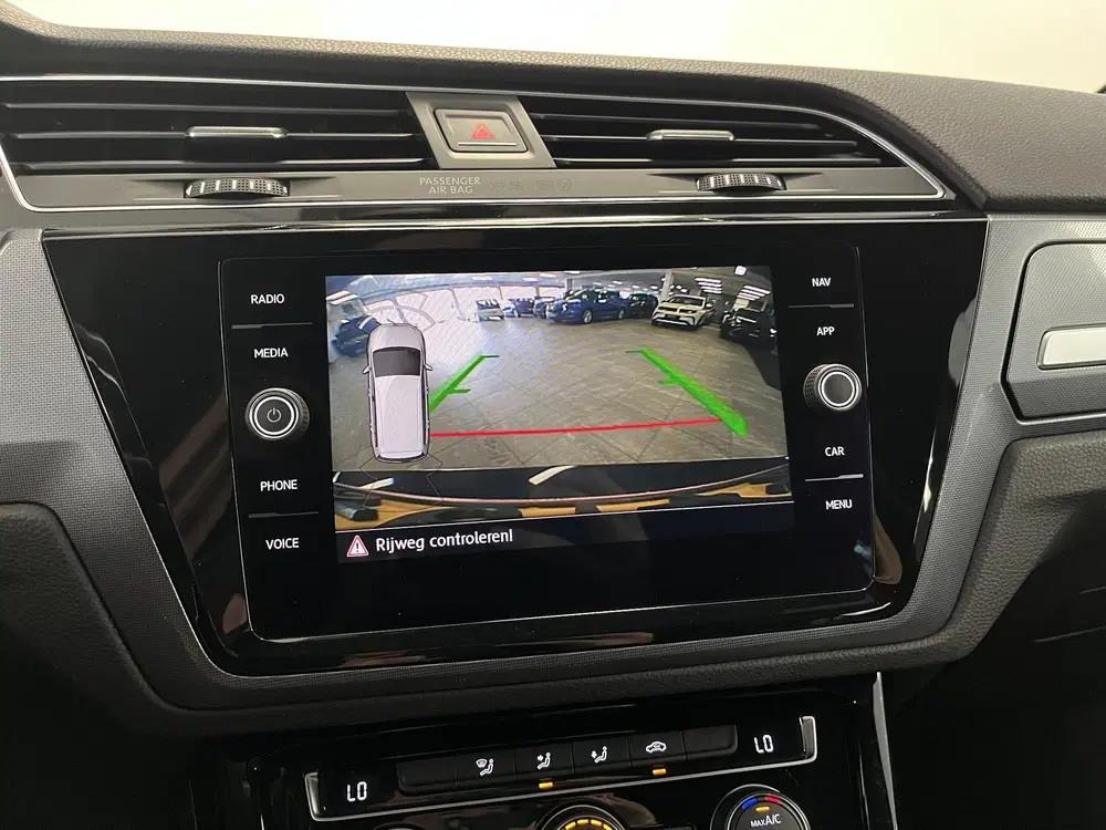 Volkswagen Touran 1.5 TSI 3x R-Line uit 2019, foto 7