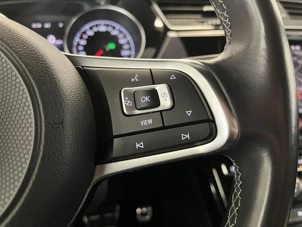 Volkswagen Touran 1.5 TSI 3x R-Line uit 2019, foto 8