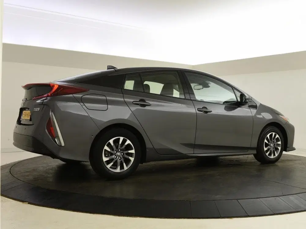 Toyota Prius 1.8 Plug-in Executive uit 2021, foto 2