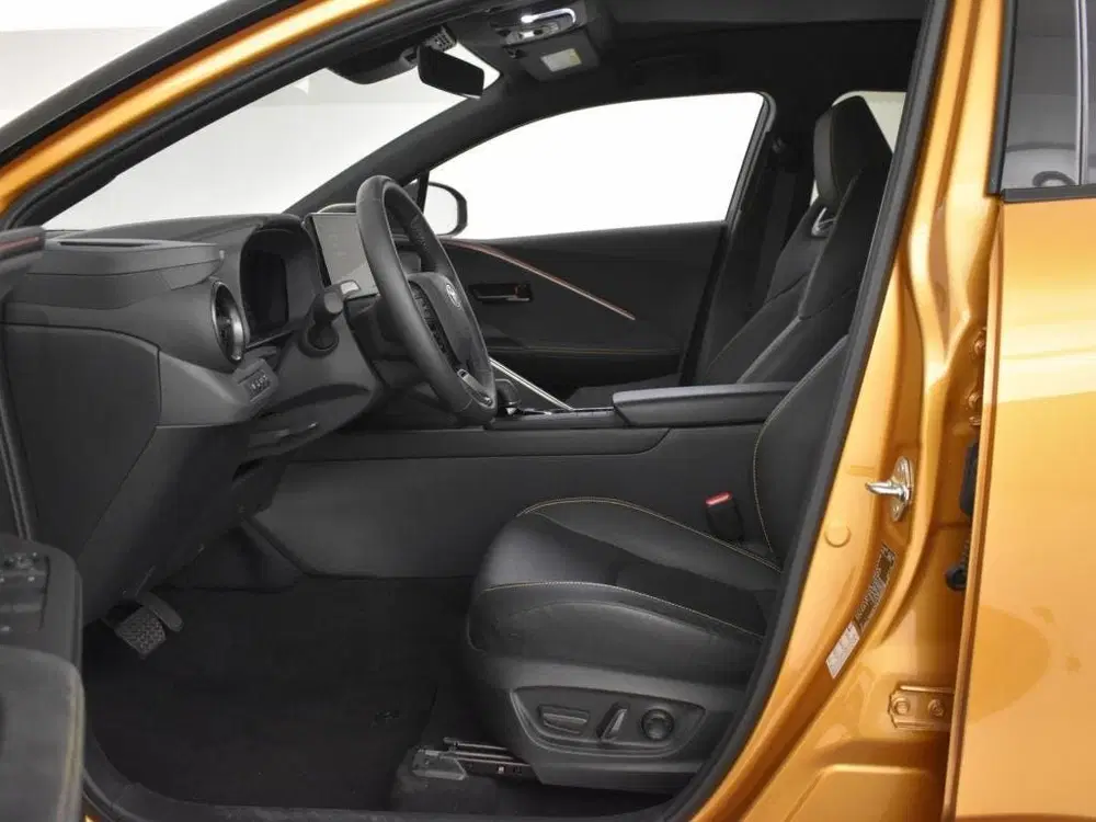 Toyota C-HR 2.0 PHEV 220 Executive Bi-Tone uit 2024, foto 13