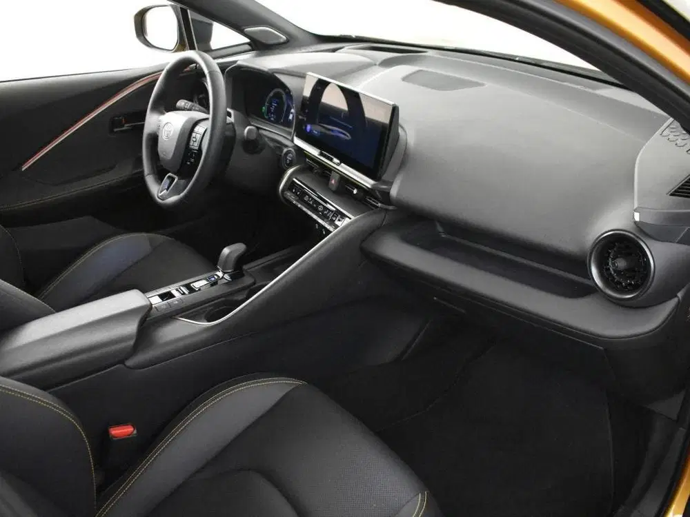 Toyota C-HR 2.0 PHEV 220 Executive Bi-Tone uit 2024, foto 3