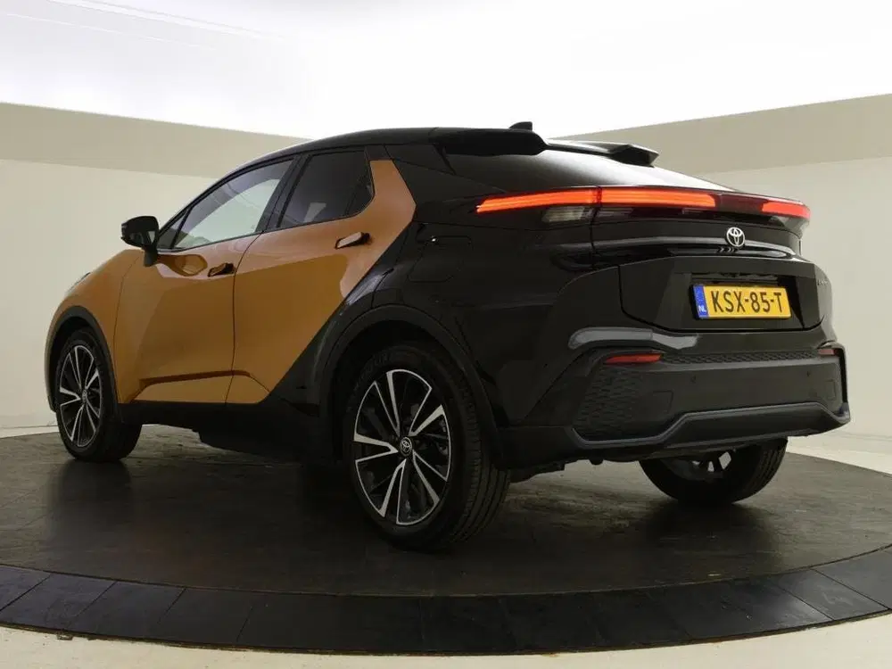 Toyota C-HR 2.0 PHEV 220 Executive Bi-Tone uit 2024, foto 7