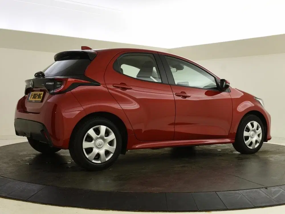 Toyota Yaris 1.5 Hybrid Dynamic uit 2023, foto 2