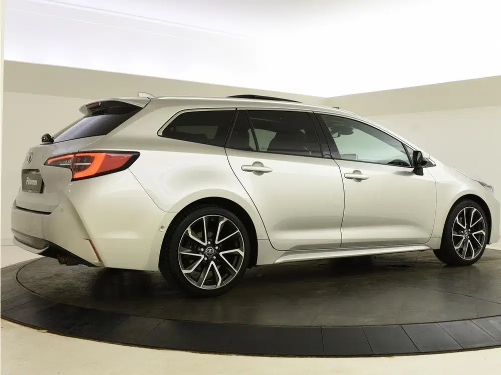 Toyota Corolla 2.0 Hybrid Executive uit 2019, foto 2