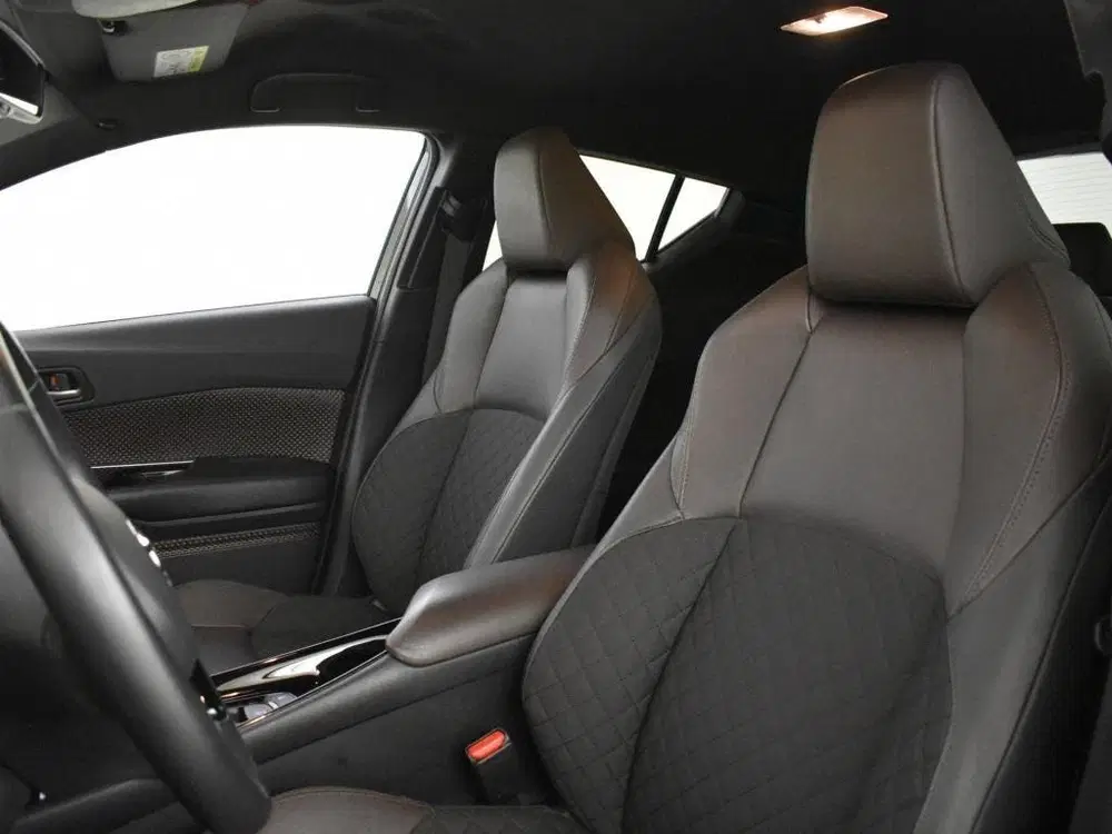 Toyota C-HR 1.8 Hybrid Executive uit 2019, foto 12
