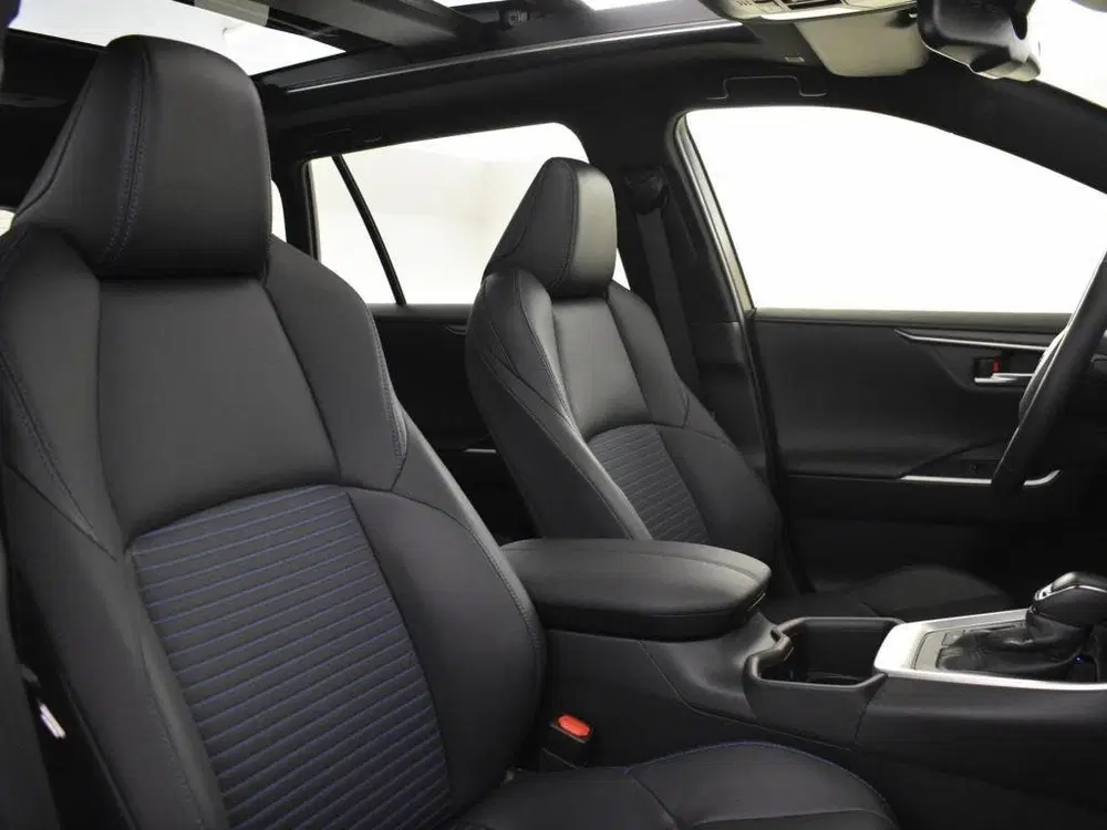 Toyota RAV 4 2.5 Hybrid Style Bi Tone uit 2024, foto 3