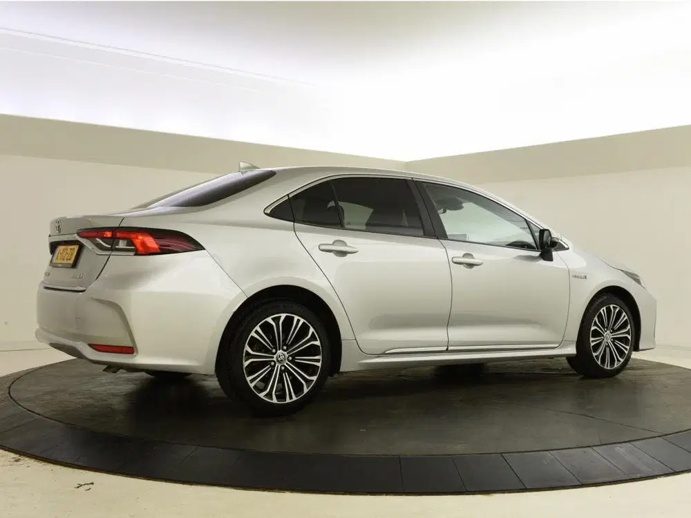 Toyota Corolla 1.8 Hybrid Dynamic uit 2021, foto 2