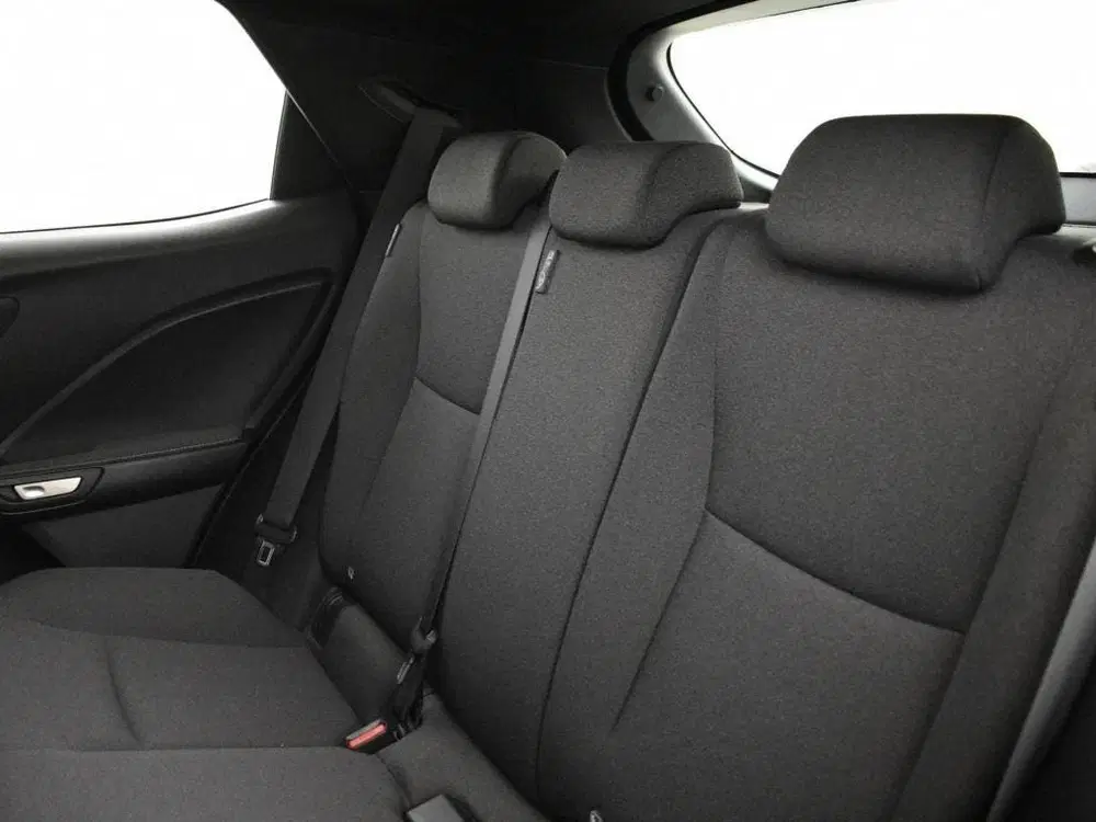 Lexus LBX 2WD uit 2024, foto 12