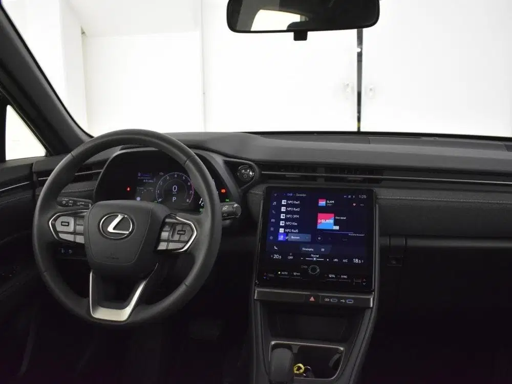 Lexus LBX 2WD uit 2024, foto 4