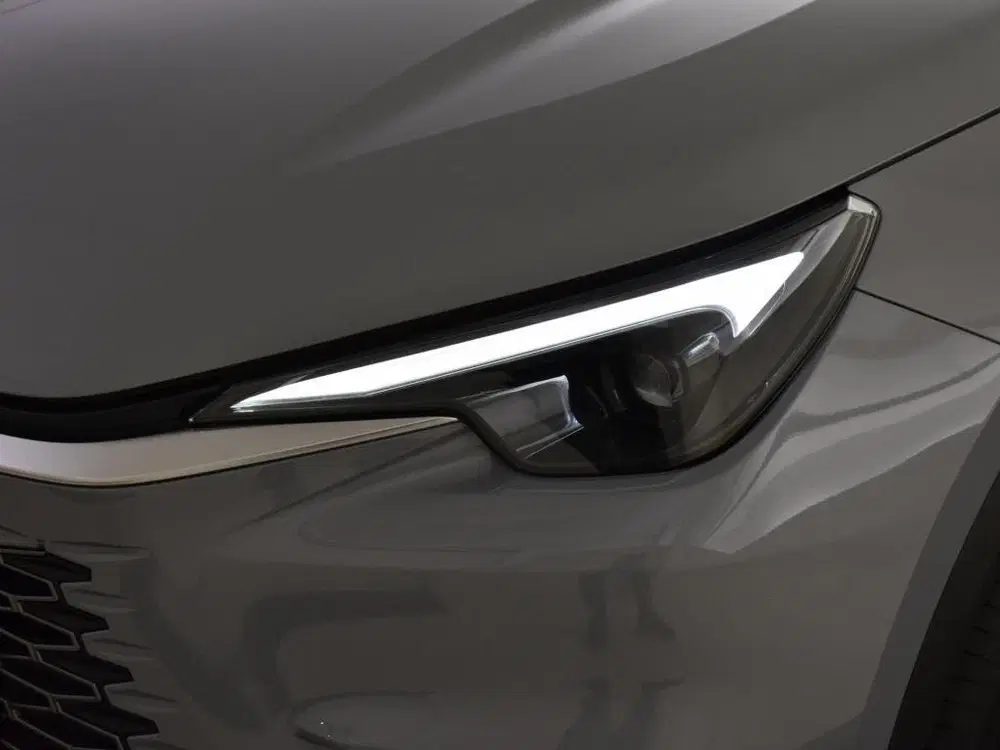 Lexus LBX 2WD uit 2024, foto 8