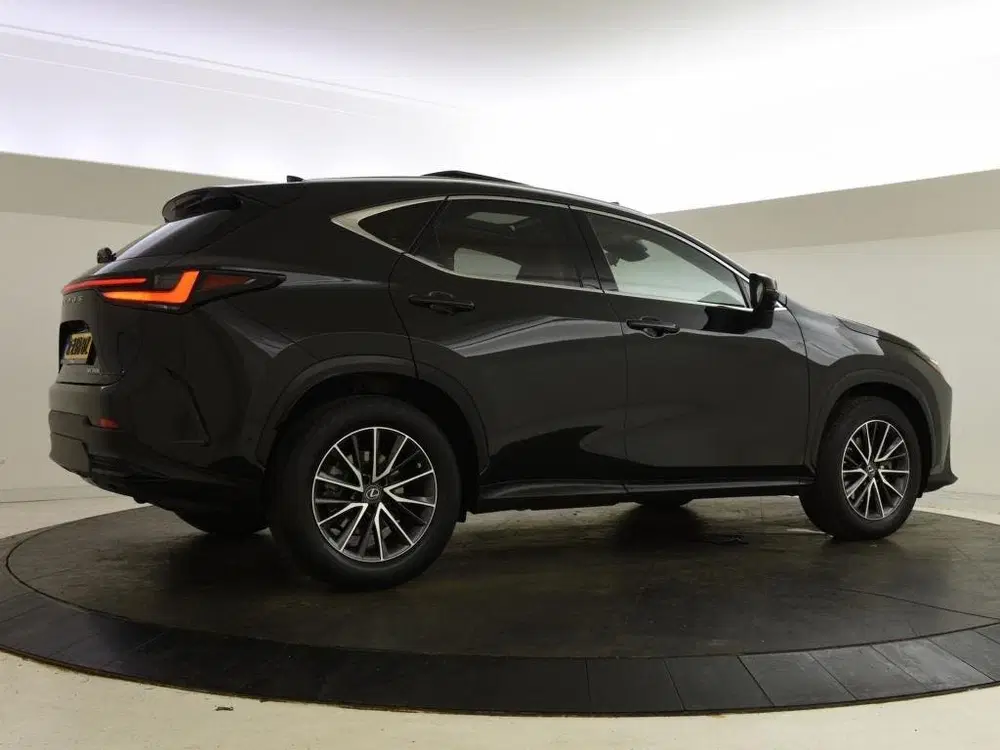 Lexus NX 350h AWD Executive Line uit 2022, foto 2