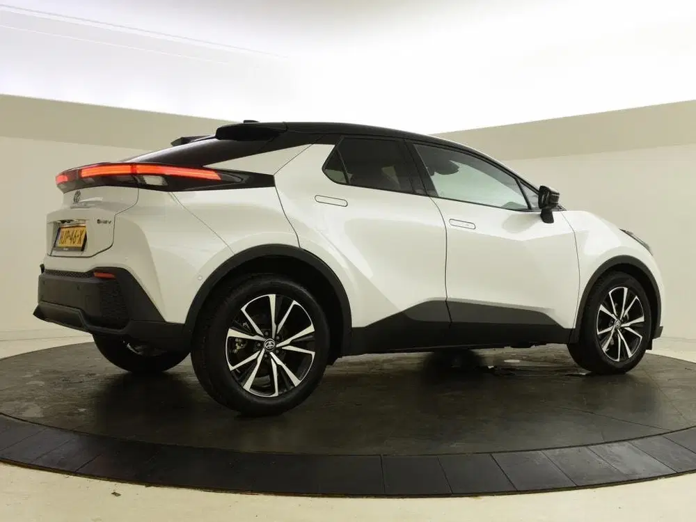 Toyota C-HR 1.8 Hybrid 140 First Edition uit 2025, foto 2