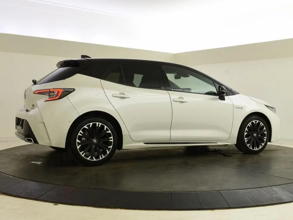 Toyota Corolla 1.8 Hybrid GR-Sport uit 2021, foto 2