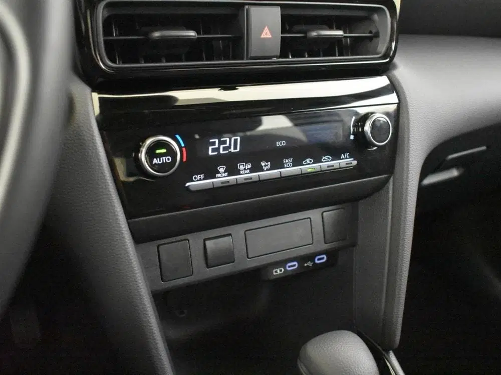 Toyota Yaris Cross 1.5 Hybrid 115 First Edition uit 2024, foto 12